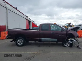 2004 Dodge 3500 ST z VIN 3D7LU38C64G114903, wystawiony jako IAAI lot #40218911 z przebiegiem Nie podano mil oraz . Historia ofert i sprzedaży dostępna na DreamBid. Obrazek 13.