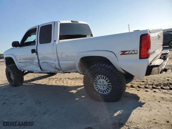 2004 GMC Sierra 1500 SLT with VIN 1GTEK19T54E331992, listed as a Copart auction lot 48469015 with 259,759 mi miles and Salvage Title. Bid and sale history available at carsss.com. Image 2.