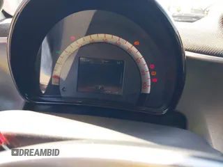 2017 Smart fortwo Pure z VIN WMEFJ9BA9HK226752, wystawiony jako IAAI lot #42420588 z przebiegiem Nie podano mil oraz . Historia ofert i sprzedaży dostępna na DreamBid. Obrazek 14.