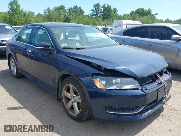 2013 Volkswagen Passat SE z VIN 1VWBP7A37DC111202, wystawiony jako IAAI lot #42395659 z przebiegiem 138 783 mil mil oraz . Historia ofert i sprzedaży dostępna na DreamBid. Obrazek 1.