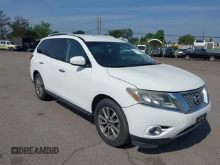 2015 Nissan Pathfinder S z VIN 5N1AR2MN2FC686217, wystawiony jako IAAI lot #42491000 z przebiegiem 144 092 mil mil oraz . Historia ofert i sprzedaży dostępna na DreamBid. Obrazek 1.