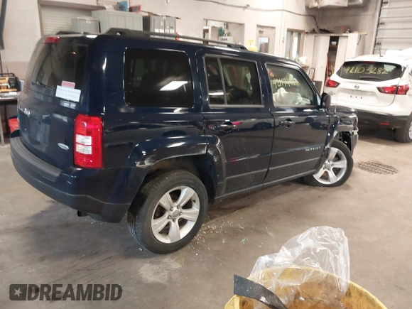 2014 Jeep Patriot Latitude z VIN 1C4NJRFB2ED693945, wystawiony jako IAAI lot #42117446 z przebiegiem 151 614 mil mil oraz . Historia ofert i sprzedaży dostępna na DreamBid. Obrazek 4.