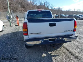 2000 Chevrolet Silverado 1500 LT with VIN 1GCEK19T9YE384538, listed as a IAAI auction lot 41596743 with 165,594 mi miles. Bid and sale history available at carsss.com. Image 16.