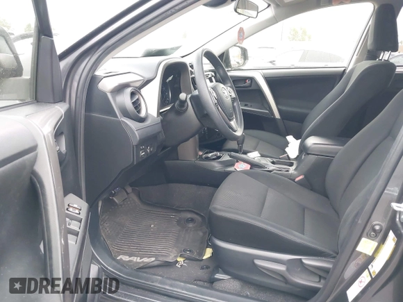 2017 Toyota RAV4 LE z VIN JTMZFREVXHJ107299, wystawiony jako IAAI lot #42422033 z przebiegiem 56 687 mil mil oraz . Historia ofert i sprzedaży dostępna na DreamBid. Obrazek 5.