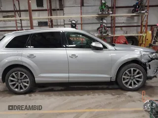 2018 Audi Q7 Premium Plus with VIN WA1LHAF76JD020886, listed as a IAAI auction lot 41719704 with 69,157 mi miles. Bid and sale history available at carsss.com. Image 13.