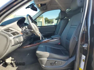 2008 BMW X5 3.0si z VIN 5UXFE43598L001053, wystawiony jako Copart lot #56243905 z przebiegiem 118 089 mil mil oraz Szkoda całkowita • Salvage title. Historia ofert i sprzedaży dostępna na DreamBid. Obrazek 7.