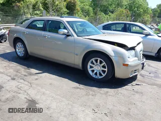 2006 Chrysler 300 C z VIN 2C3LA63H66H194590, wystawiony jako IAAI lot #42132862 z przebiegiem 49 886 mil mil oraz . Historia ofert i sprzedaży dostępna na DreamBid. Obrazek 1.