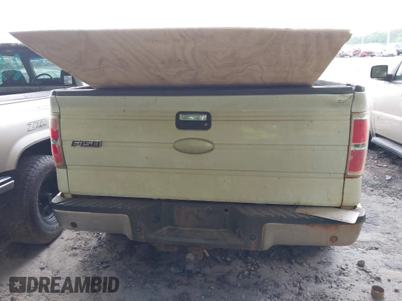 2012 Ford F-150 XL with VIN 1FTFW1CF9CFA53053, listed as a IAAI auction lot 42103851 with 186,599 mi miles. Bid and sale history available at carsss.com. Image 17.