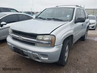 2008 Chevrolet TrailBlazer LT w/1LT with VIN 1GNDS13S482215189, listed as a IAAI auction lot 41605345 with 195,001 mi miles. Bid and sale history available at carsss.com. Image 2.