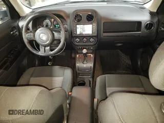 2013 Jeep Patriot Latitude with VIN 1C4NJPFA0DD250364, listed as a Copart auction lot 86316314 with 68,686 mi miles and Salvage Title. Bid and sale history available at carsss.com. Image 8.