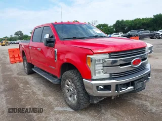 2017 Ford F-250 Lariat z VIN 1FT7W2BT9HEE70543, wystawiony jako IAAI lot #42356020 z przebiegiem 184 744 mil mil oraz . Historia ofert i sprzedaży dostępna na DreamBid. Obrazek 1.