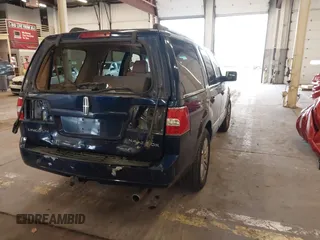 2007 Lincoln Navigator z VIN 5LMFU28597LJ00335, wystawiony jako IAAI lot #41291436 z przebiegiem 131 938 mil mil oraz . Historia ofert i sprzedaży dostępna na DreamBid. Obrazek 4.