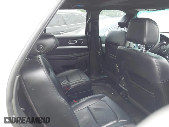 2016 Ford Explorer XLT with VIN 1FM5K7D83GGA82604, listed as a IAAI auction lot 42047962 with 198,270 mi miles and . Bid and sale history available at carsss.com. Image 8.