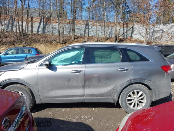 2016 Kia Sorento LX with VIN 5XYPGDA39GG061748, listed as a IAAI auction lot 41720011 with 124,084 mi miles. Bid and sale history available at carsss.com. Image 15.