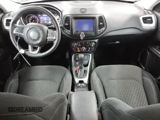 2018 Jeep Compass Sport z VIN 3C4NJDAB1JT306171, wystawiony jako Copart lot #55169745 z przebiegiem 54 489 mil mil oraz Czysty tytuł • Clean title. Historia ofert i sprzedaży dostępna na DreamBid. Obrazek 8.