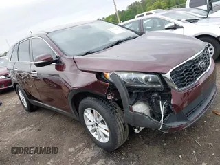 2019 Kia Sorento LX z VIN 5XYPG4A34KG510570, wystawiony jako IAAI lot #42012499 z przebiegiem 147 374 mil mil oraz . Historia ofert i sprzedaży dostępna na DreamBid. Obrazek 1.