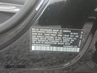 2014 Volkswagen Passat S z VIN 1VWAS7A34EC025857, wystawiony jako Copart lot #55750215 z przebiegiem 221 764 mil mil oraz Czysty tytuł • Clean title. Historia ofert i sprzedaży dostępna na DreamBid. Obrazek 12.
