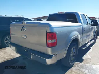 2007 Ford F-150 XLT z VIN 1FTPW12V67KC02285, wystawiony jako IAAI lot #41415491 z przebiegiem 243 646 mil mil oraz . Historia ofert i sprzedaży dostępna na DreamBid. Obrazek 4.