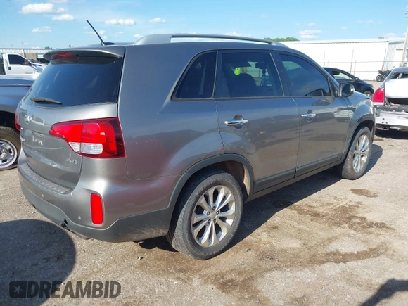 2015 Kia Sorento EX with VIN 5XYKU4A71FG631875, listed as a IAAI auction lot 42137714 with 174,642 mi miles. Bid and sale history available at carsss.com. Image 4.