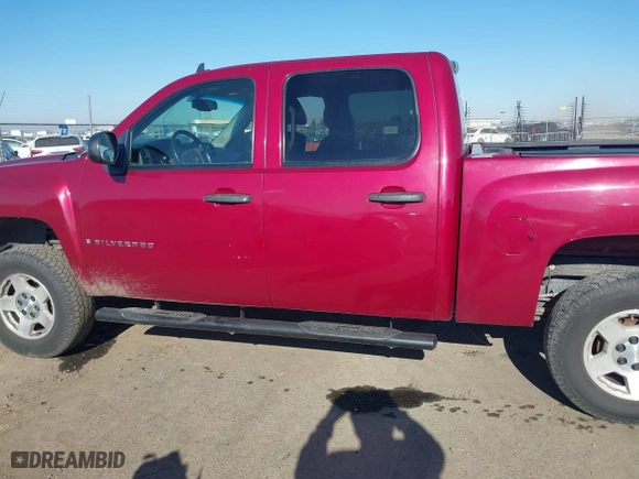 2007 Chevrolet Silverado 1500 LT w/1LT with VIN 2GCEC13C371628738, listed as a IAAI auction lot 41324477 with 204,147 mi miles. Bid and sale history available at carsss.com. Image 14.