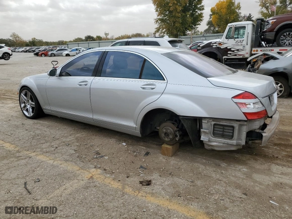 2007 Mercedes-Benz S-Class 5.5L V8 with VIN WDDNG71X07A067181, listed as a Copart auction lot 77876024 with 124,675 mi miles and Salvage Title. Bid and sale history available at carsss.com. Image 2.