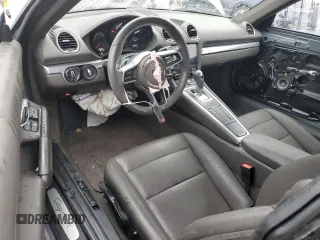 2024 Porsche 718 Cayman z VIN WP0AA2A88RK255448, wystawiony jako Copart lot #49847655 z przebiegiem 16 047 mil mil oraz Szkody całkowita. Historia ofert i sprzedaży dostępna na DreamBid. Obrazek 8.