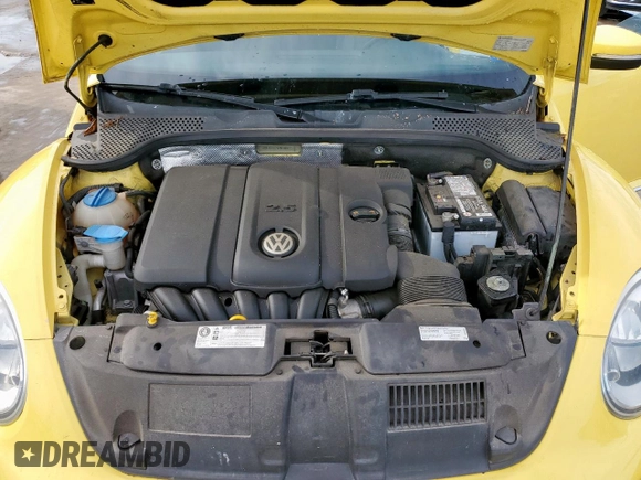2014 Volkswagen Beetle 2.5L with VIN 3VWJX7AT2EM610372, listed as a Copart auction lot 60163345 with 121,497 mi miles and Salvage title. Bid and sale history available at DreamBid. Image 11.