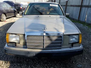 1993 Mercedes-Benz 400 with VIN WDBEA34E2PB941652, listed as a Copart auction lot 50035065 with 162,925 mi miles and Salvage Title. Bid and sale history available at carsss.com. Image 5.