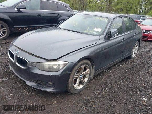 2013 BMW 3 Series 328i xDrive z VIN WBA3B5G5XDNS04431, wystawiony jako IAAI lot #42186095 z przebiegiem Nie podano mil oraz . Historia ofert i sprzedaży dostępna na DreamBid. Obrazek 2.