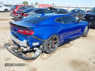 2018 Chevrolet Camaro 2SS z VIN 1G1FG1R77J0179000, wystawiony jako IAAI lot #42012808 z przebiegiem 32 013 mil mil oraz . Historia ofert i sprzedaży dostępna na DreamBid. Obrazek 4.