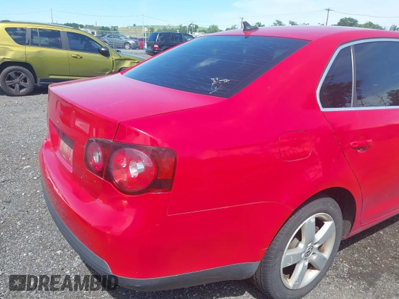 2008 Volkswagen Jetta SE z VIN 3VWRZ71K58M111090, wystawiony jako IAAI lot #42781236 z przebiegiem 121 724 mil mil oraz . Historia ofert i sprzedaży dostępna na DreamBid. Obrazek 6.