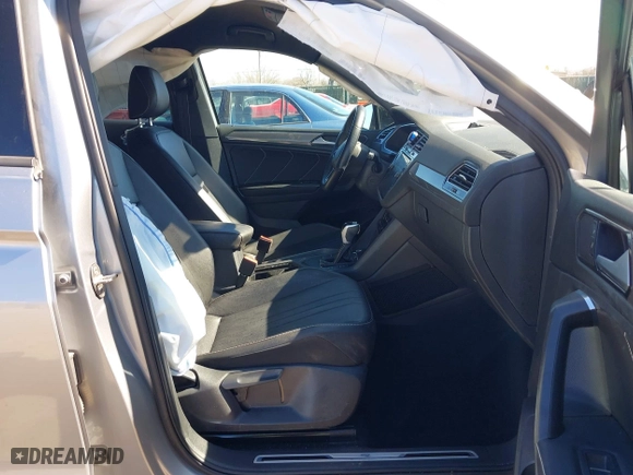 2022 Volkswagen Tiguan SE R-Line Black with VIN 3VVCB7AX4NM008121, listed as a IAAI auction lot 41671382 with 71,674 mi miles. Bid and sale history available at carsss.com. Image 5.