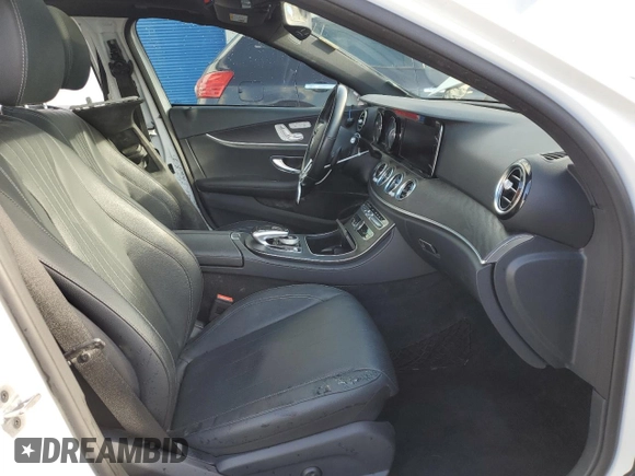 2019 Mercedes-Benz E-Class E 300 with VIN WDDZF4JB2KA646074, listed as a Copart auction lot 84917544 with 32,075 mi miles and Clean Title. Bid and sale history available at carsss.com. Image 7.