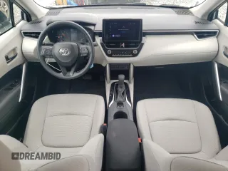 2024 Toyota Corolla Cross L z VIN 7MUAAAAG7RV091416, wystawiony jako Copart lot #55642145 z przebiegiem 8 722 mil mil oraz Szkoda całkowita • Salvage title. Historia ofert i sprzedaży dostępna na DreamBid. Obrazek 8.