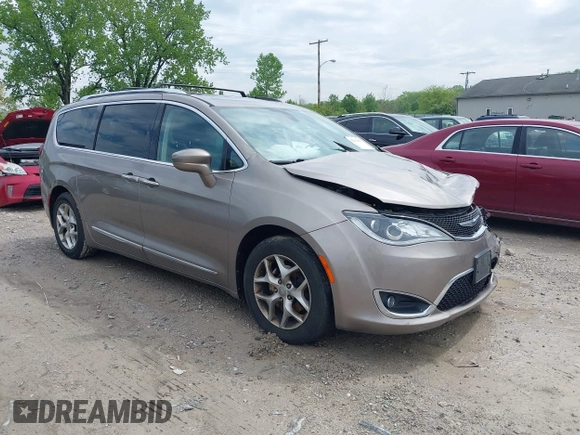 2018 Chrysler Pacifica Touring L Plus z VIN 2C4RC1EG8JR293843, wystawiony jako IAAI lot #42193451 z przebiegiem 115 588 mil mil oraz . Historia ofert i sprzedaży dostępna na DreamBid. Obrazek 1.