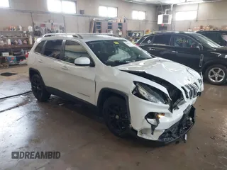 2014 Jeep Cherokee Latitude z VIN 1C4PJLCBXEW245077, wystawiony jako IAAI lot #41869081 z przebiegiem 140 574 mil mil oraz . Historia ofert i sprzedaży dostępna na DreamBid. Obrazek 1.