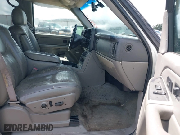 2004 Chevrolet Tahoe LT with VIN 1GNEC13ZX4R127036, listed as a IAAI auction lot 42484115 with 290,351 mi miles and . Bid and sale history available at DreamBid. Image 5.