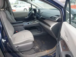 2021 Toyota Sienna LE z VIN 5TDKRKEC4MS024401, wystawiony jako IAAI lot #42043932 z przebiegiem 37 417 mil mil oraz . Historia ofert i sprzedaży dostępna na DreamBid. Obrazek 5.