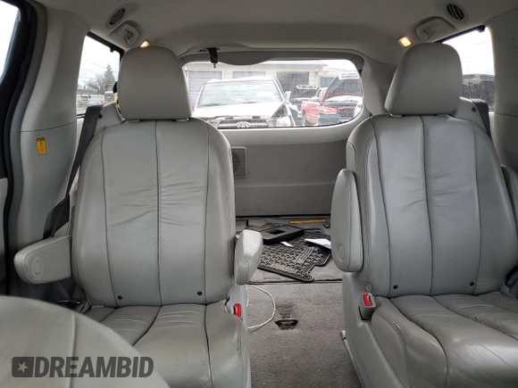 2011 Toyota Sienna XLE z VIN 5TDDK3DC8BS013239, wystawiony jako Copart lot #74852364 z przebiegiem 212 060 mil mil oraz Szkoda całkowita • Salvage title. Historia ofert i sprzedaży dostępna na DreamBid. Obrazek 10.