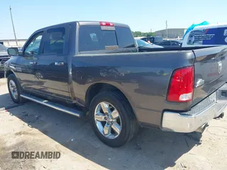 2018 Ram 1500 Big Horn z VIN 3C6RR7LT8JG140135, wystawiony jako IAAI lot #41984362 z przebiegiem 161 584 mil mil oraz . Historia ofert i sprzedaży dostępna na DreamBid. Obrazek 3.