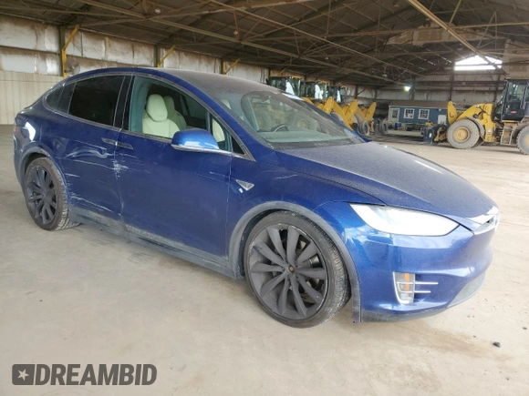 2016 Tesla Model X 70D z VIN 5YJXCAE20GF002753, wystawiony jako Copart lot #50954795 z przebiegiem 77 256 mil mil oraz Szkody całkowita. Historia ofert i sprzedaży dostępna na DreamBid. Obrazek 4.