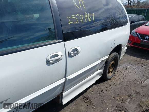 2000 Dodge Caravan Sport with VIN 2B4GP44R7YR677135, listed as a IAAI auction lot 41832043 with Not Provided miles and . Bid and sale history available at carsss.com. Image 6.