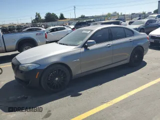 2011 BMW 5 Series 550i z VIN WBAFR9C52BC618124, wystawiony jako Copart lot #60330665 z przebiegiem 82 674 mil mil oraz Czysty tytuł • Clean title. Historia ofert i sprzedaży dostępna na DreamBid. Obrazek 1.