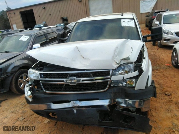 2006 Chevrolet Silverado 2500HD LT3 with VIN 1GCHK23D26F190154, listed as a IAAI auction lot 41173966 with NaN miles. Bid and sale history available at carsss.com. Image 12.