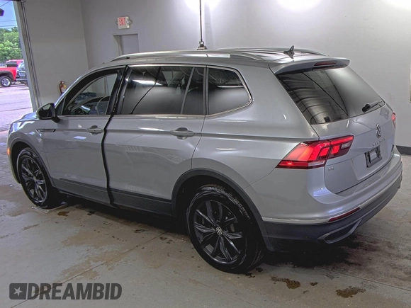 2024 Volkswagen Tiguan SE with VIN 3VV3B7AX9RM084536, listed as a IAAI auction lot 42708274 with 33,250 mi miles and . Bid and sale history available at DreamBid. Image 4.