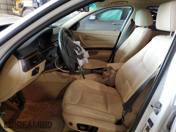 2007 BMW 3 Series 328xi z VIN WBAVC93517KX56831, wystawiony jako Copart lot #54937815 z przebiegiem 232 405 mil mil oraz Szkoda całkowita • Salvage title. Historia ofert i sprzedaży dostępna na DreamBid. Obrazek 7.