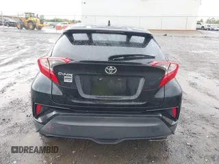 2018 Toyota C-HR XLE with VIN NMTKHMBX4JR032773, listed as a IAAI auction lot 41957588 with 100,691 mi miles. Bid and sale history available at carsss.com. Image 17.