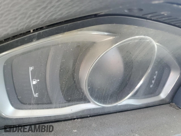 2015 Volvo V60 T5 z VIN YV4612HK7F1001283, wystawiony jako Copart lot #54272035 z przebiegiem Nie podano mil oraz Szkoda całkowita • Salvage title. Historia ofert i sprzedaży dostępna na DreamBid. Obrazek 9.