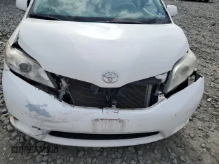 2011 Toyota Sienna XLE with VIN 5TDDK3DC1BS010411, listed as a Copart auction lot 51213065 with 174,214 mi miles and Salvage title. Bid and sale history available at DreamBid. Image 14.