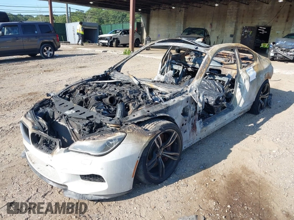2016 BMW M6 z VIN WBS6J9C52GD934529, wystawiony jako IAAI lot #40177964 z przebiegiem 51 664 mil mil oraz . Historia ofert i sprzedaży dostępna na DreamBid. Obrazek 2.